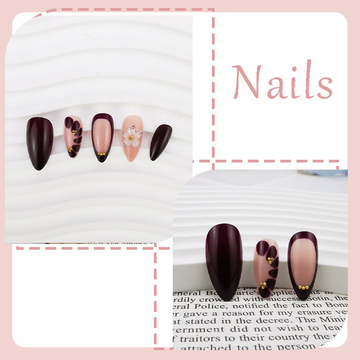 Kunstnagelset mit eleganten Blumenmustern und Glamour-Akzenten Karnz