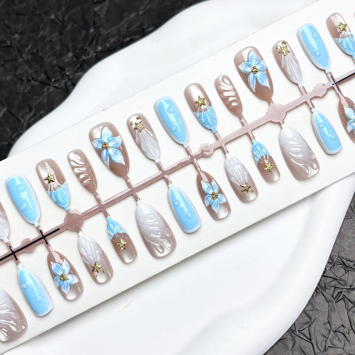 Künstlerisches Press-On Nagelkunstset mit floralen Designs