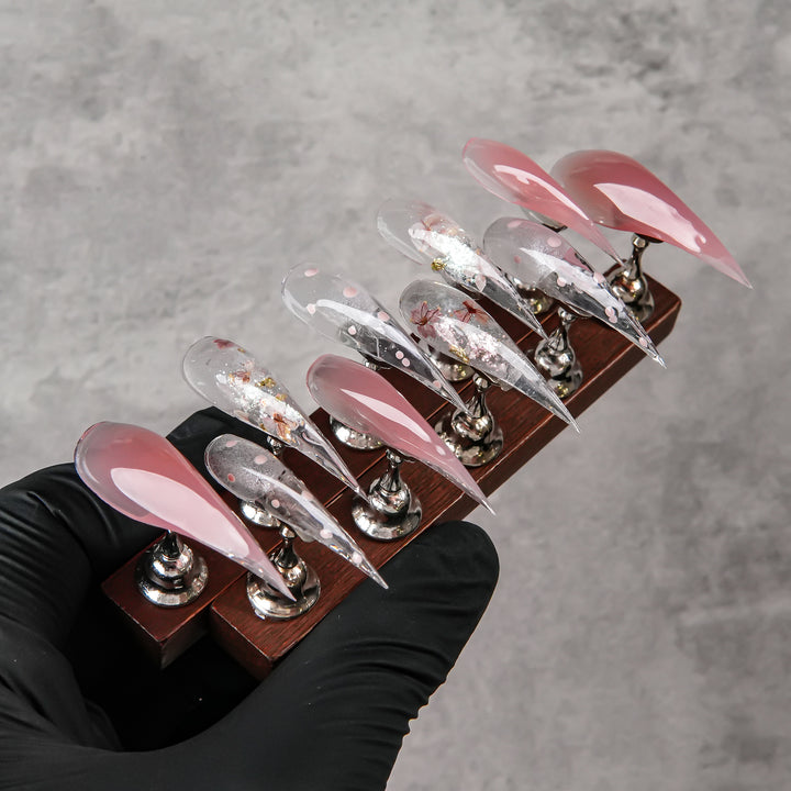 Stiletto Press-On Nail Art Set mit stilvollen metallischen Akzenten