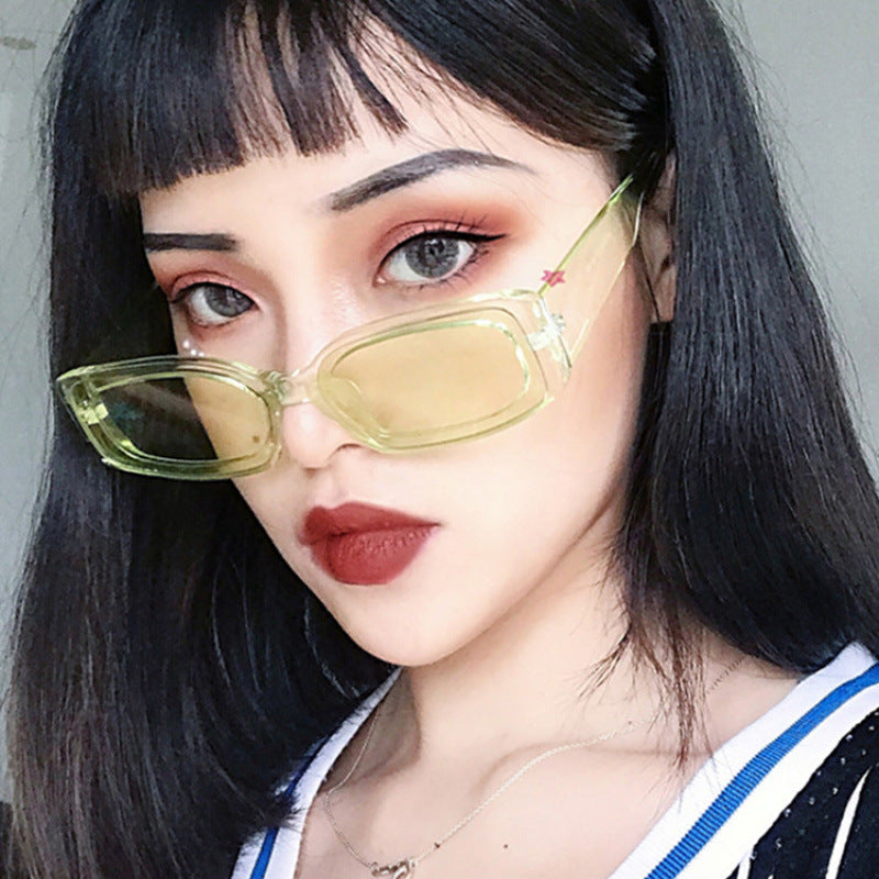 Damen modische Sonnenbrille im futuristischen Transparentdesign Karnz