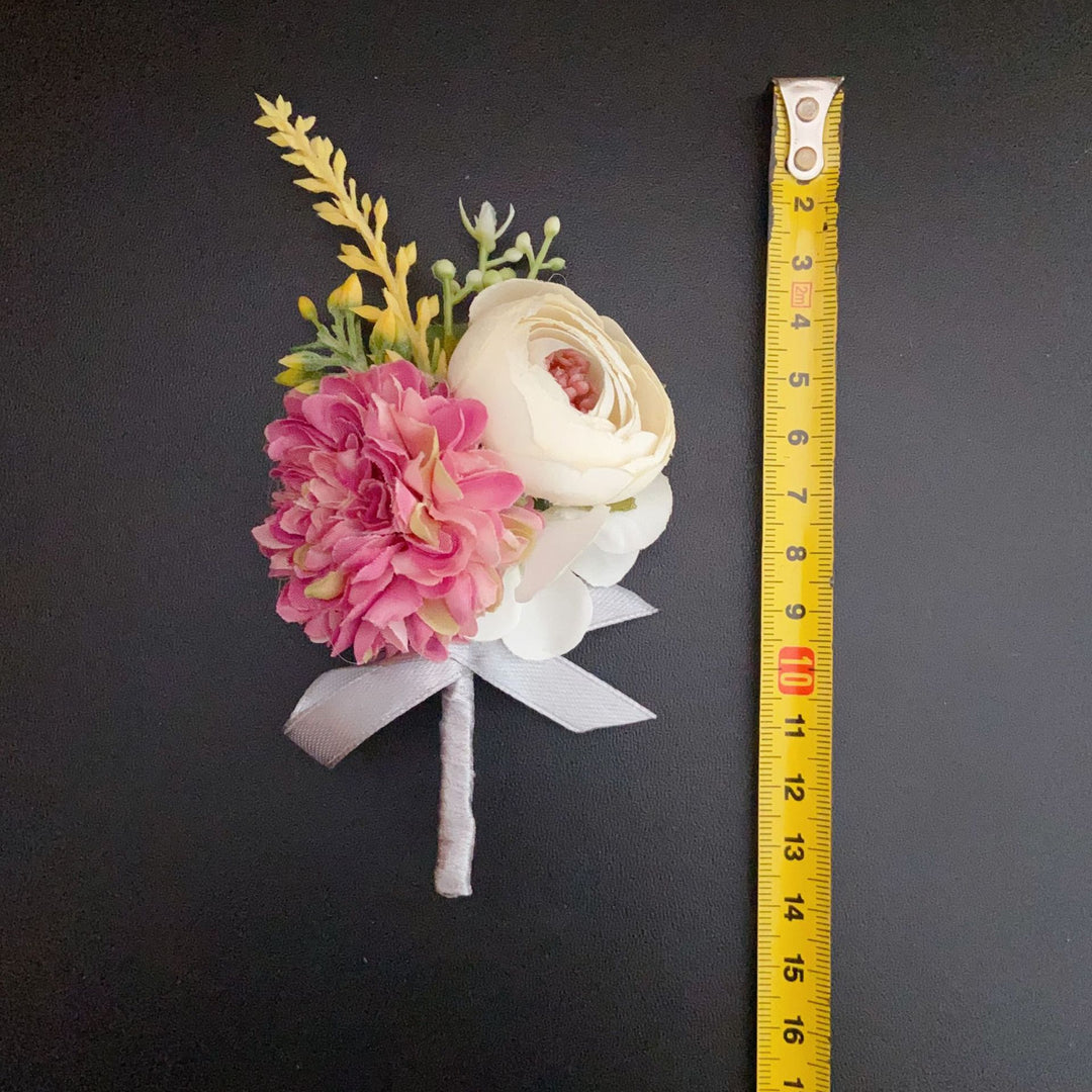 Florale Corsage Ansteckblume