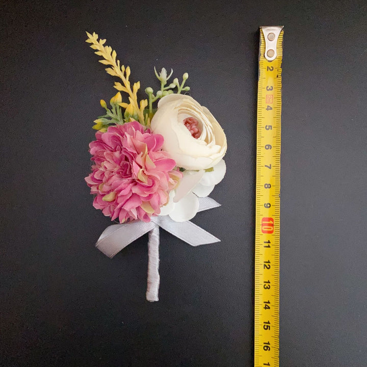 Florale Corsage Ansteckblume