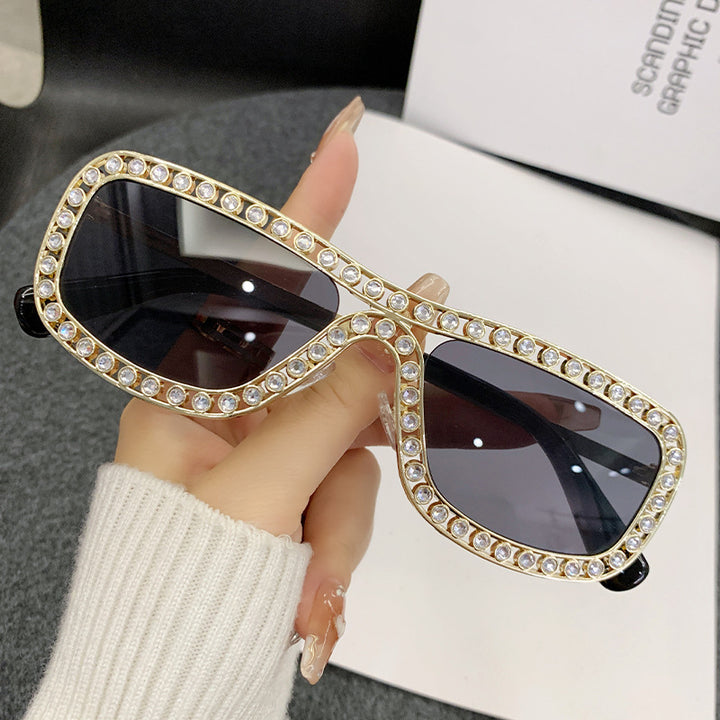 Damen Glamouröse Sonnenbrille mit funkelnden Kristallakzenten Karnz