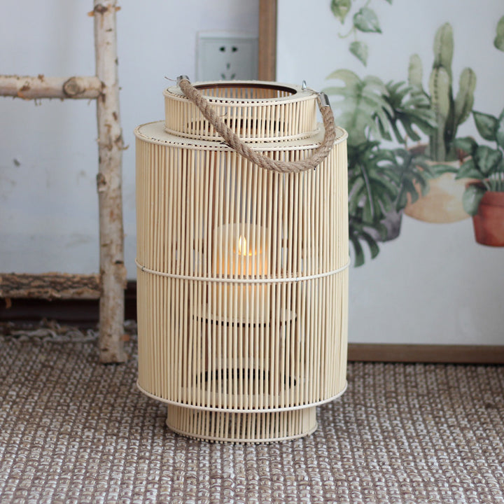 Dekorative Laterne aus geflochtenem Material Karnz