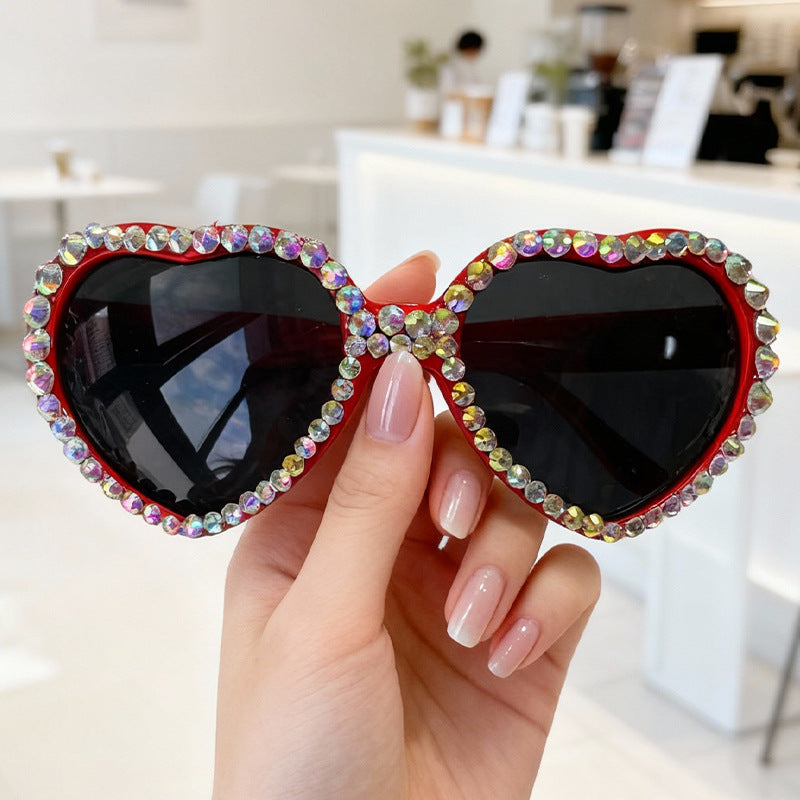 Herzförmige mit Strass verzierte Sonnenbrille Karnz