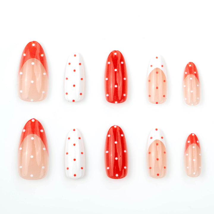 Kreatives Kunstnagelset mit verspieltem Punkten-Design Karnz