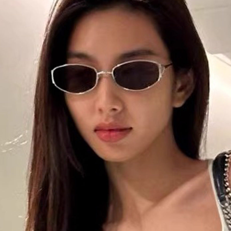 Damen modische Sonnenbrille im eleganten Ovaldesign mit hochklassigem Metallrahmen Karnz