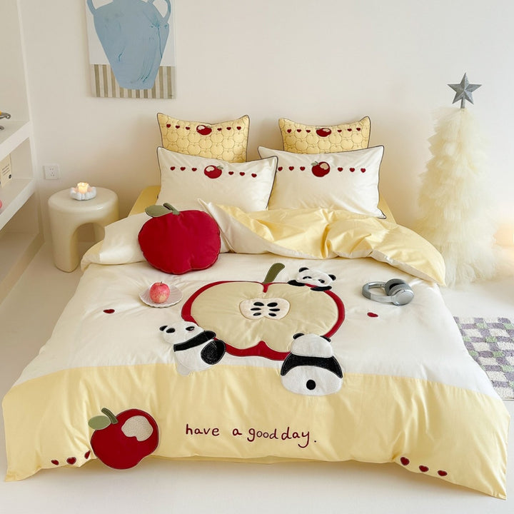 Kinder-Bettwäschegarnitur mit appliziertem Apfel- und Panda-Motiv
