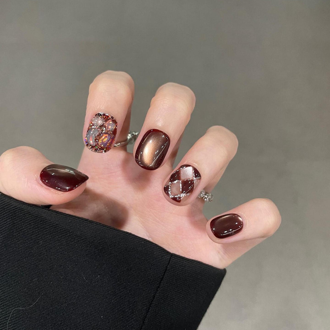 Kunstnägel mit Kreativem Strassdesign Karnz