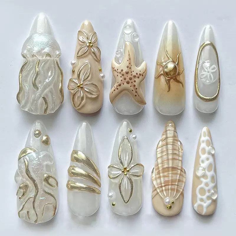 Elegante Kunstnägel mit maritimen Motiven Karnz