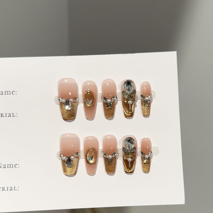 Elegantes Press-On-Nagelset mit Edelsteinakzenten