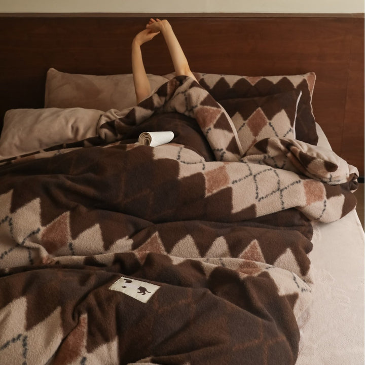 Premium Microfleece-Bettgarnitur mit Rautenstruktur und wärmendem Kuschelüberwurf