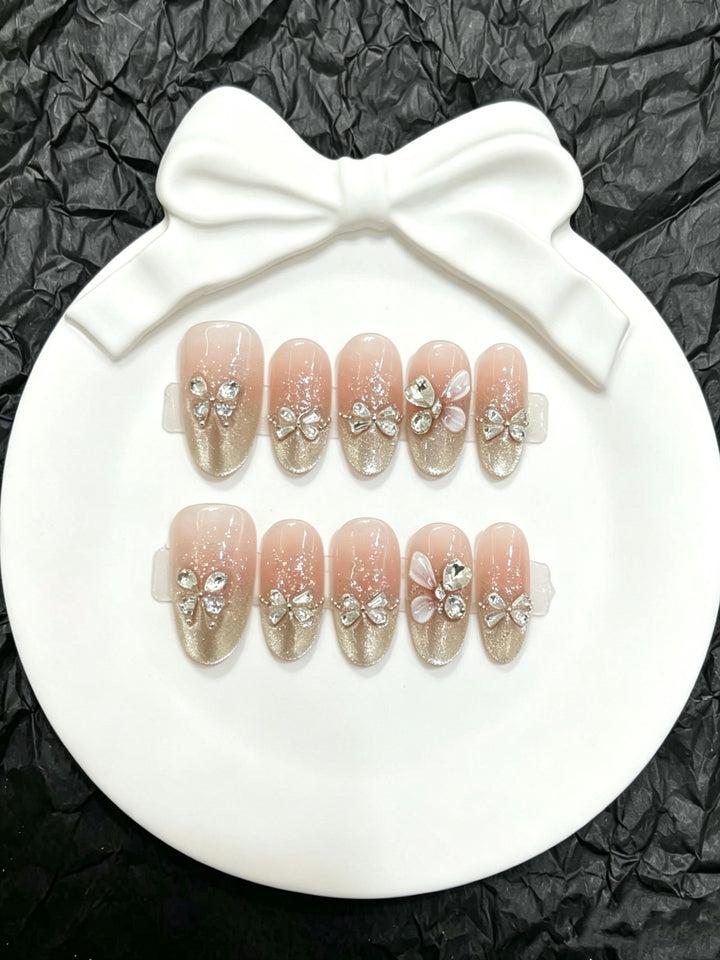 Dekoratives Press-On Nagelkunst-Set mit Rhinestone-Bow-Akzenten