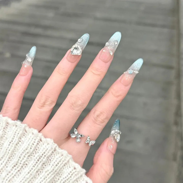 Verspielte tierische Press-On Nagelkunst