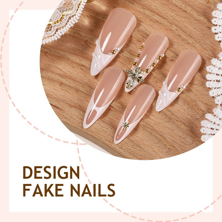 Elegantes künstliches Nagelset mit einzigartigen Verzierungen Karnz