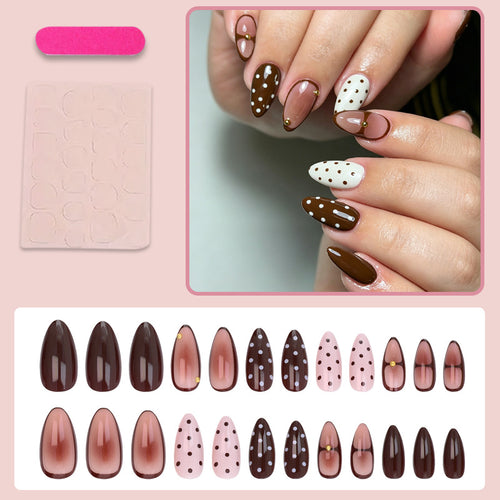 Kunstnagelset mit eleganten Akzenten und kreativen Designs Karnz