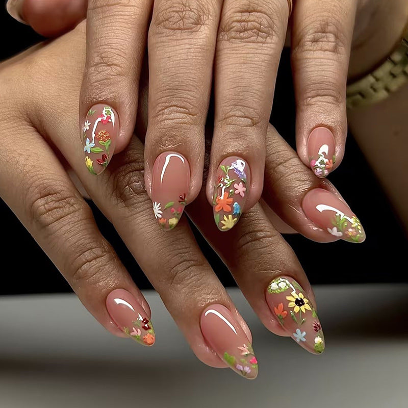 Kunstnagelset mit floralen Designs und elegantem Glanz Karnz