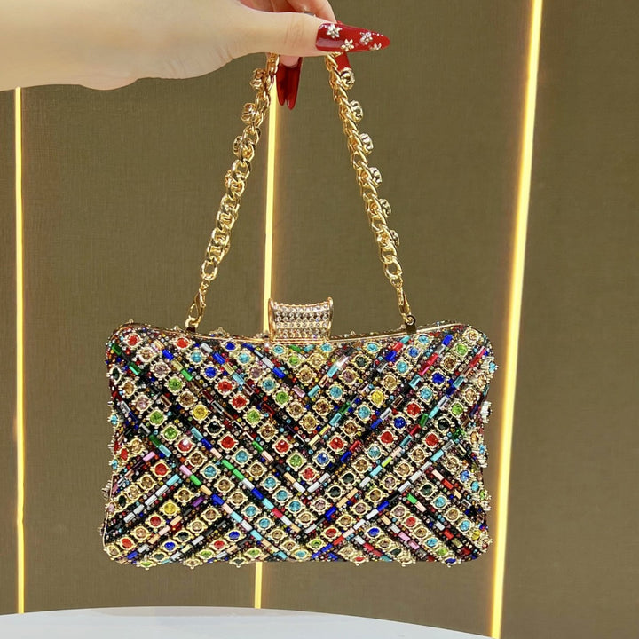Elegante mit Schmucksteinen verzierte Abendhandtasche