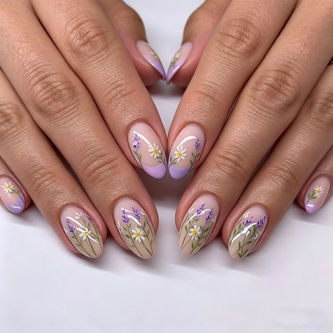 Elegante florale Gel-Nagelerweiterungen Karnz