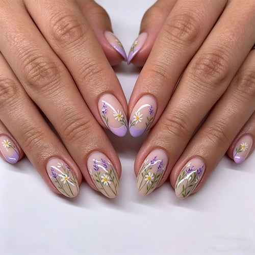 Elegante florale Gel-Nagelerweiterungen Karnz