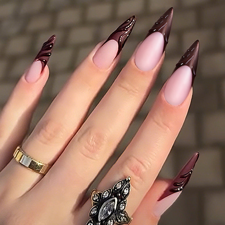 Elegantes Stiletto Press-On-Nagelset mit dekorativem Design Karnz