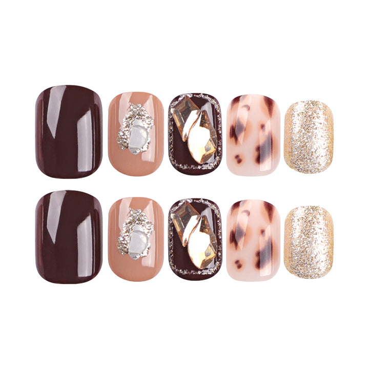 Kunstvolle Nagelkunst mit Schleifen- und Herzdesign Karnz