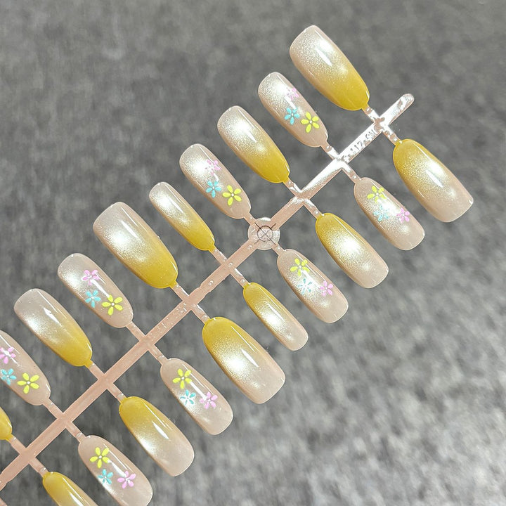 Dekorative Nagelspitzen Karnz