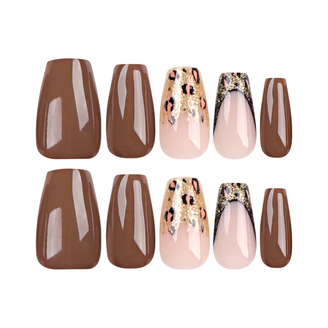 Glamouröse Akrylnägel mit Glitzer- und Leopardenmotiven Karnz
