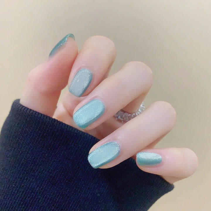 Stylisches Metallic Press-On Nagelset