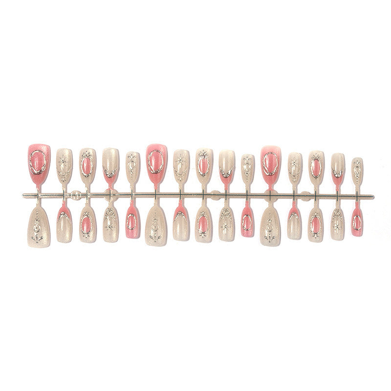 Kunstnagelset mit glamourösen floralem und metallic Akzenten Karnz