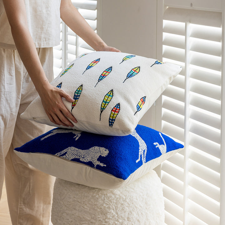 Dekoratives Kissen mit abstraktem Tierdesign