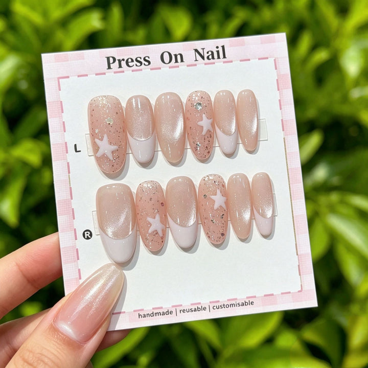 Glamourös Press-On Nagelkunst Set mit dekorativen Strasssteinen