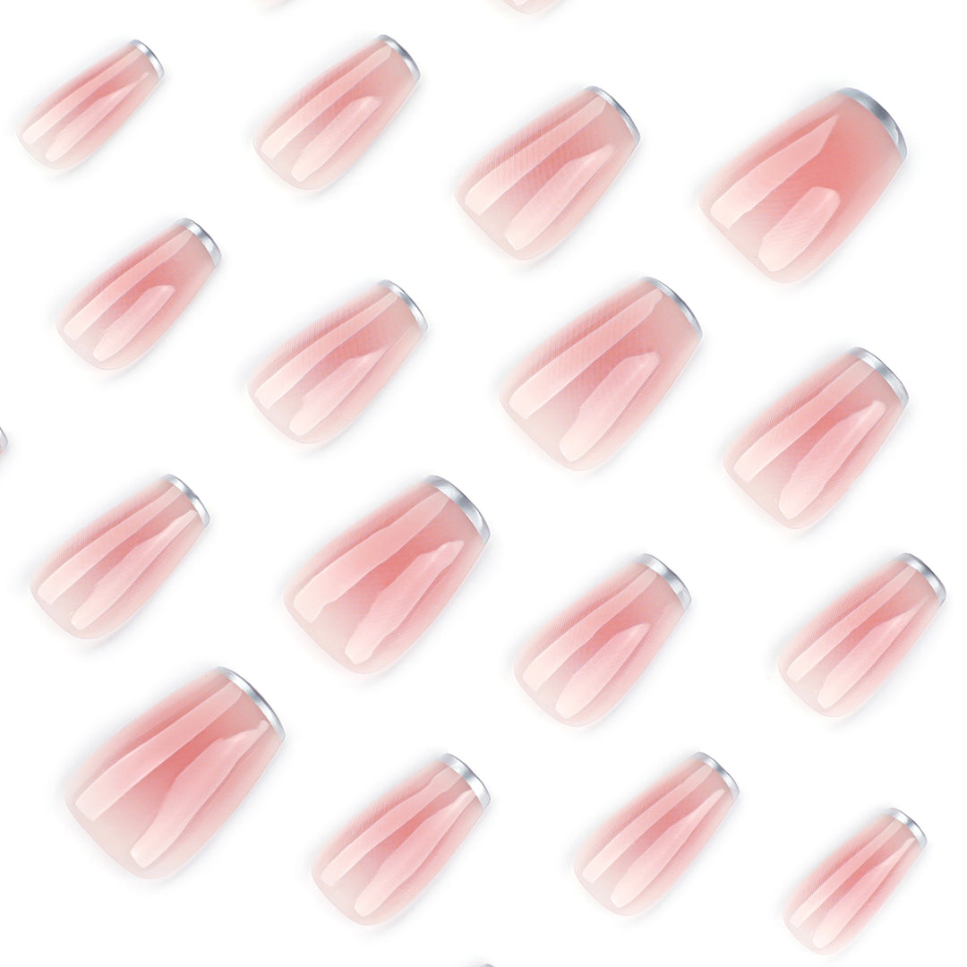 Elegante Nagelverlängerungen mit durchscheinendem French-Tip Karnz