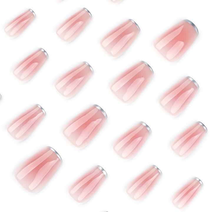Elegante Nagelverlängerungen mit durchscheinendem French-Tip Karnz