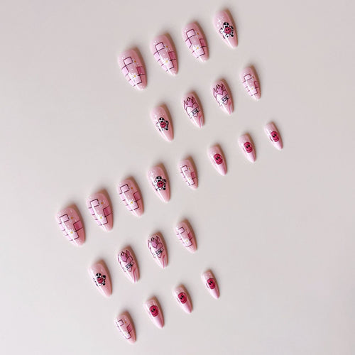 Kreatives Kunstnagelset mit verspieltem Design und bunten Akzenten Karnz
