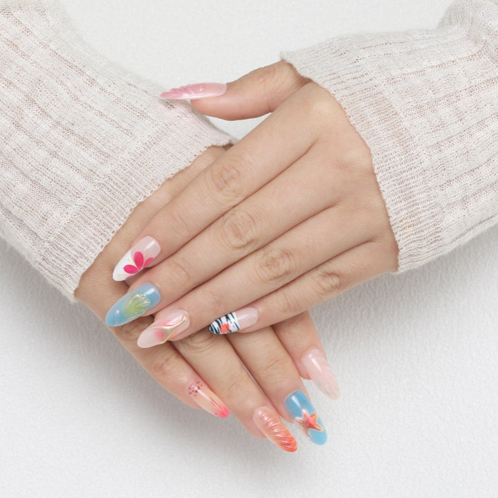 Kunstvolle Nagelspitzen mit maritimen Motiven Karnz