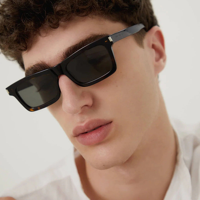 Damen quadratische Sonnenbrille mit transparenten Gläsern und stilvollem Design Karnz
