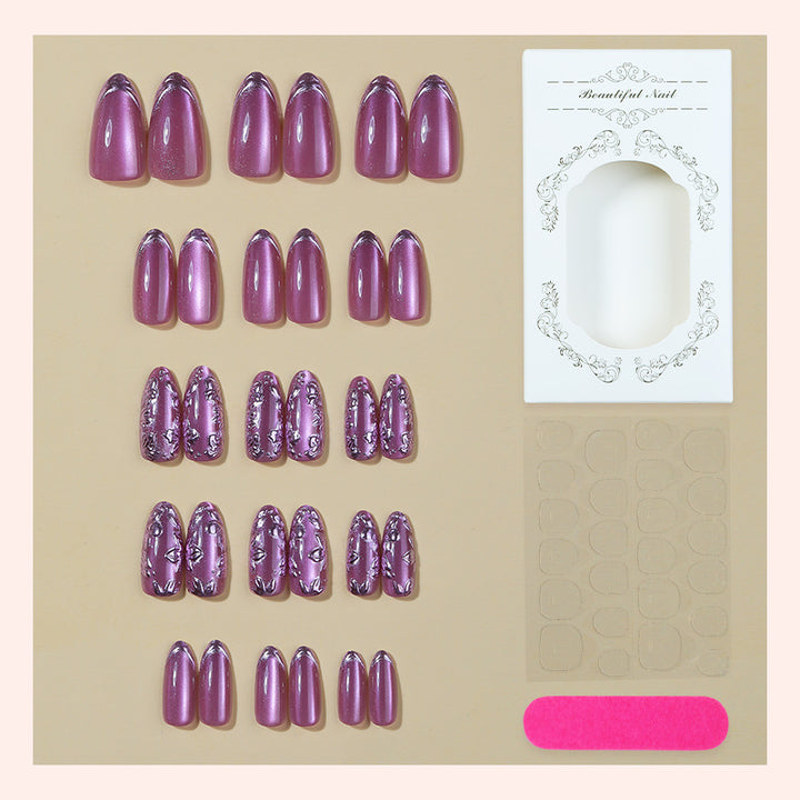 Dekoratives Press-On-Nagelset mit eleganten Folienakzenten Karnz