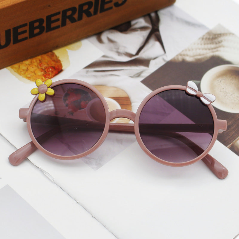 Damen Sonnenbrille mit verspielten Blumenakzenten Karnz
