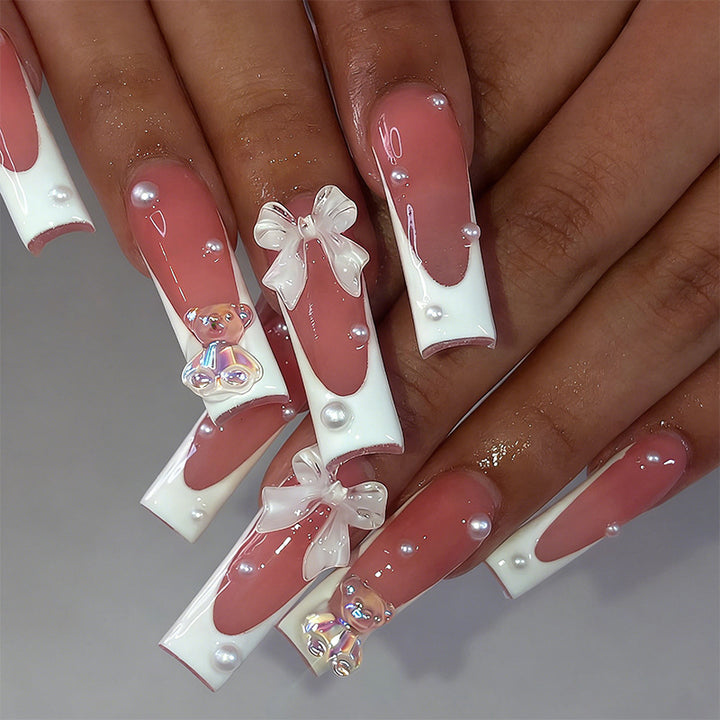 Kunstnagelset mit eleganten Schleifen- und Perlverzierungen Karnz