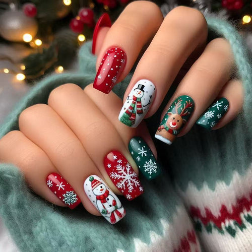 Festliche Kunstnägel mit winterlichen Motiven Karnz