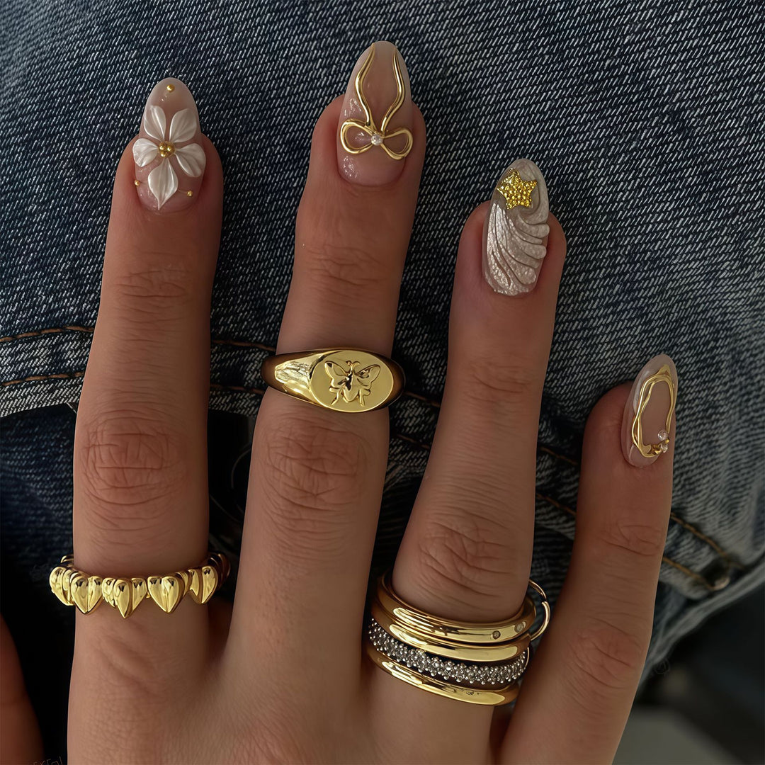 Künstlerisches Press-On Nagelkunst Set mit dekorativen Verzierungen Karnz