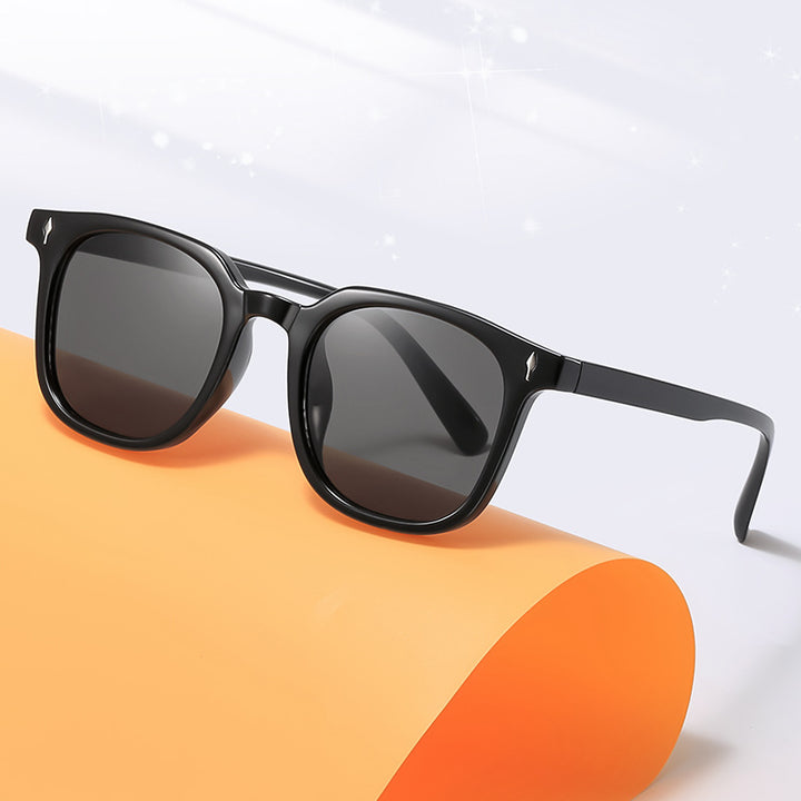 Transparente Rahmenmodetrends Sonnenbrillen Karnz