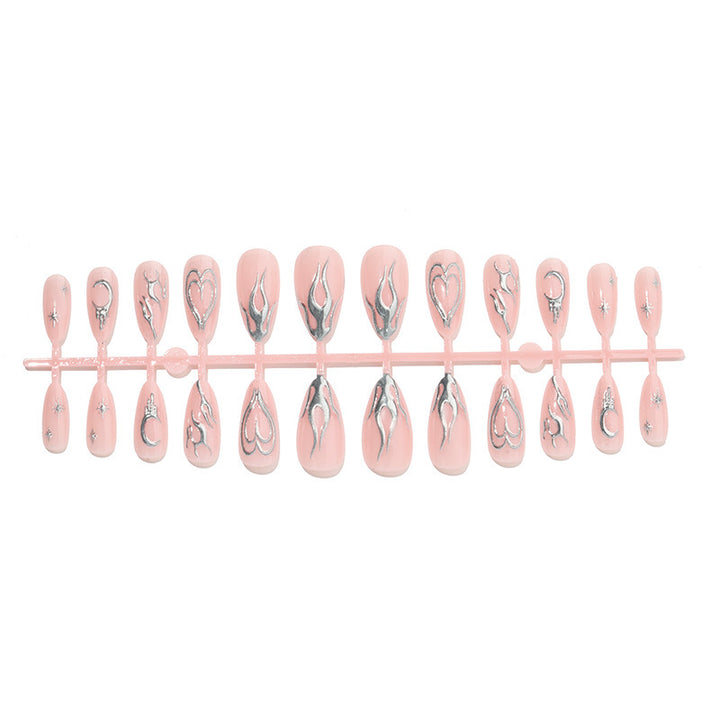 Glamouröses Kunstnagelset mit detaillierten Schmuckverzierungen Karnz