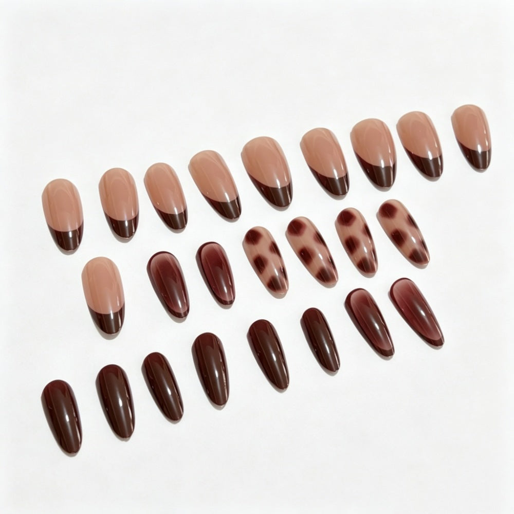 Modischer Stiletto Press-On Nagel Set Karnz
