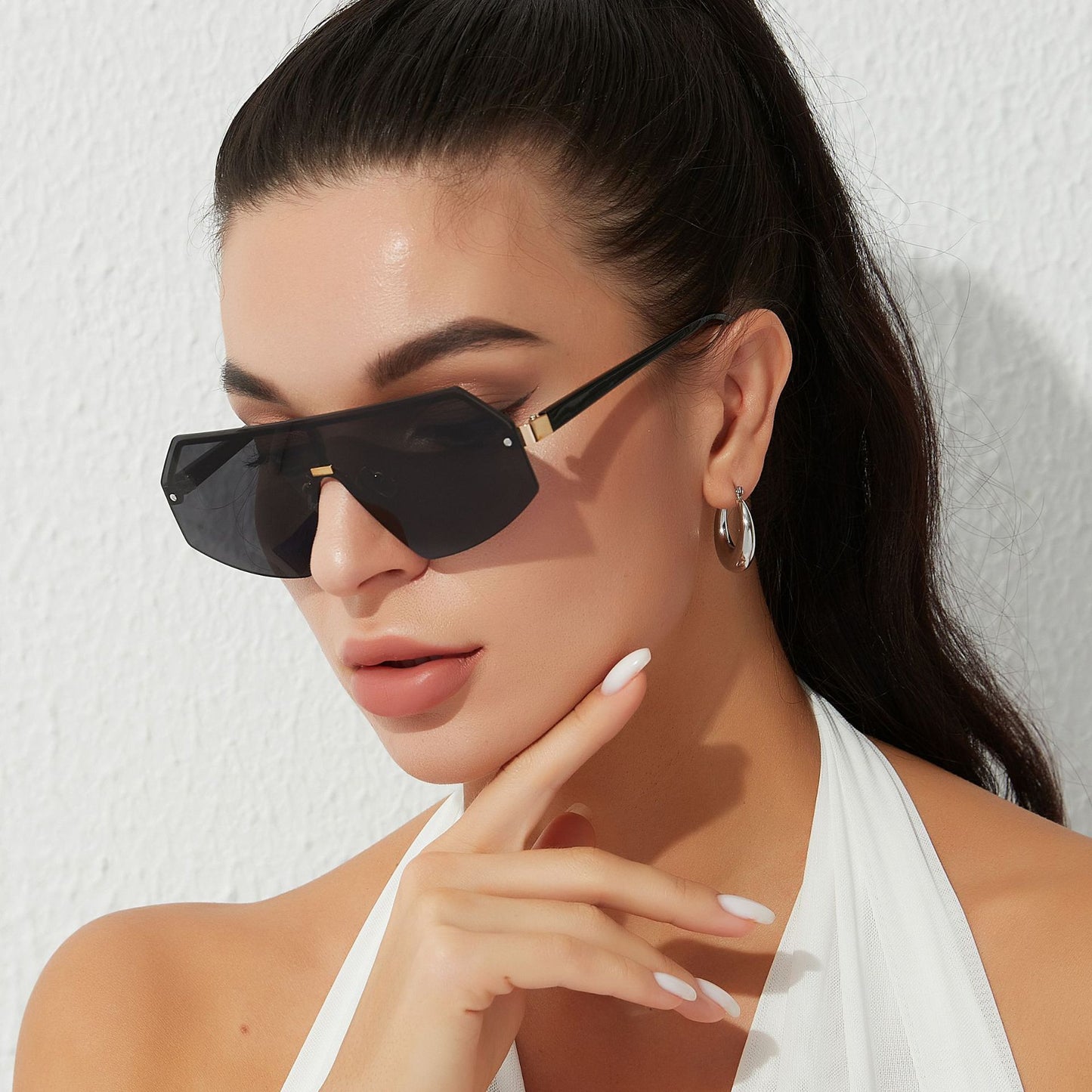 Damen futuristische Oversized-Sonnenbrille mit innovativem Rahmen Karnz
