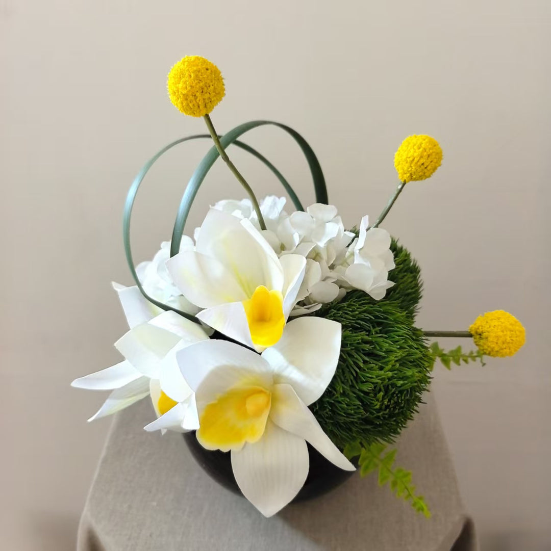 Elegante dekorative Orchideenarrangement