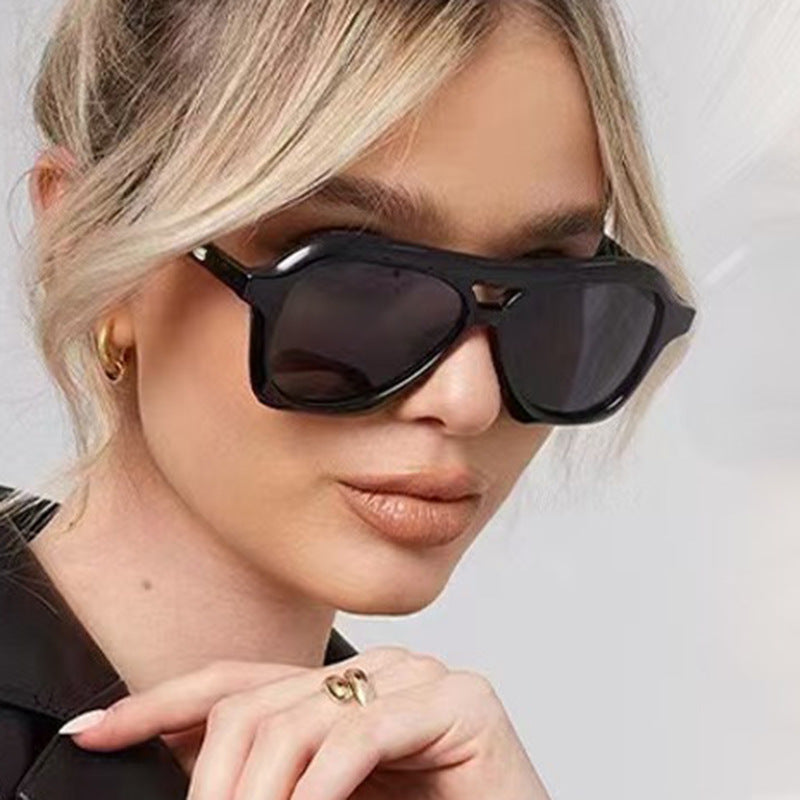 Damen modische Sonnenbrille im innovativen Design mit breitem Rahmen Karnz