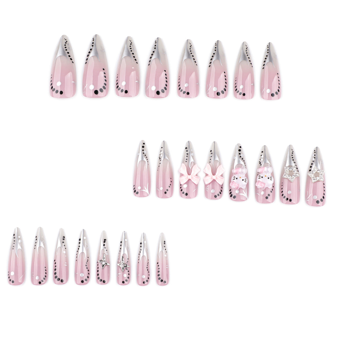 Kunstvolle Nagelverlängerungen mit glamourösem Dekor Karnz