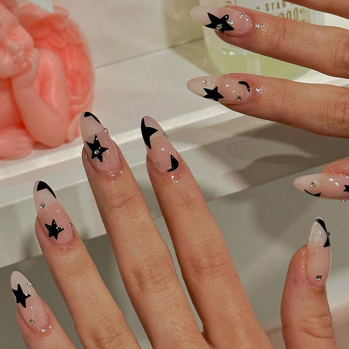 Künstlerisches Press-On-Nagelset mit Sternendesign Karnz